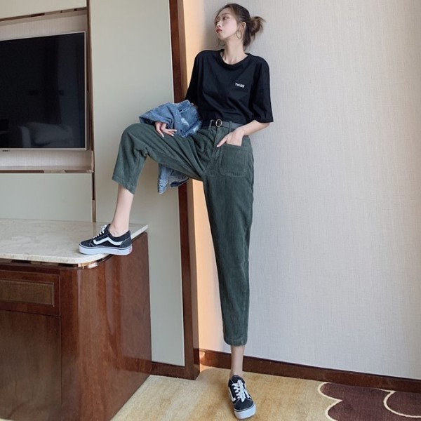 Γυναικεία παντελόνια με τσέπες και ψηλή μέση