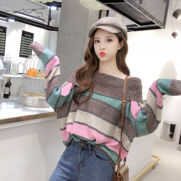 Aktuális női pulóver két színben széles modell