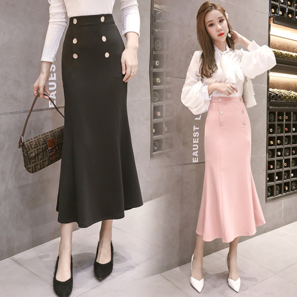 Női hosszú fekete és rózsaszín szoknya gombokkal és magas derékkal