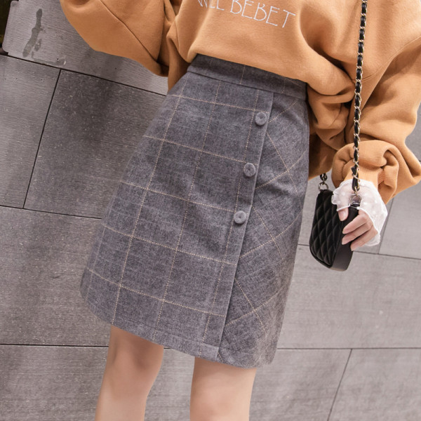 Kockás női szoknya magas derékkal, gombokkal két színben