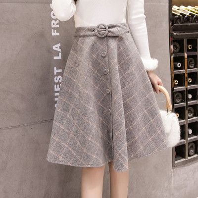 Modern női szoknya szabású modell gombokkal és övvel