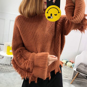 Κομψό γυναικείο πουλόβερ με φαρδιά μανίκια σε λευκό και καφέ χρώμα