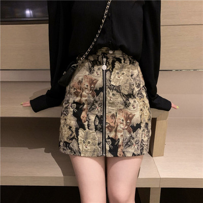 Rövid női szoknya magas derékkal és cipzárral