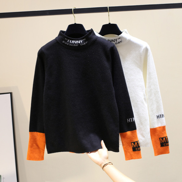 Γυναικεία μοντέρνα μπλούζα με ψηλό γιακά σε μαύρο και άσπρο χρώμα