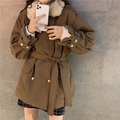 Női téli kabát pehely és fűzős gombokkal