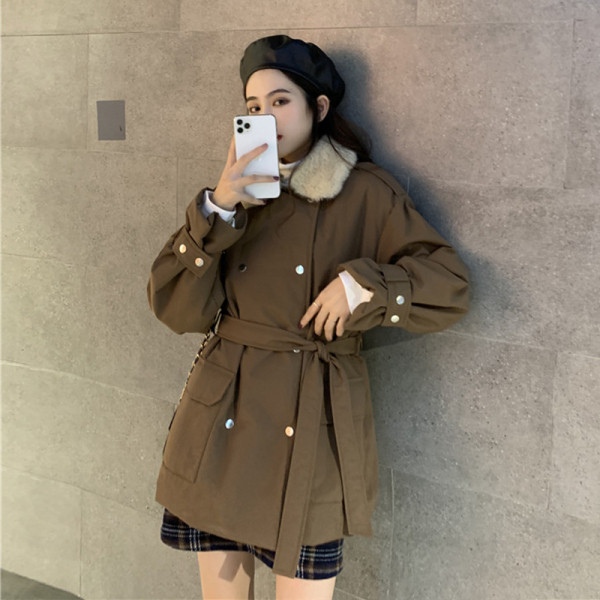 Γυναικείο χειμωνιάτικο μπουφάν με γούνα και κουμπιά