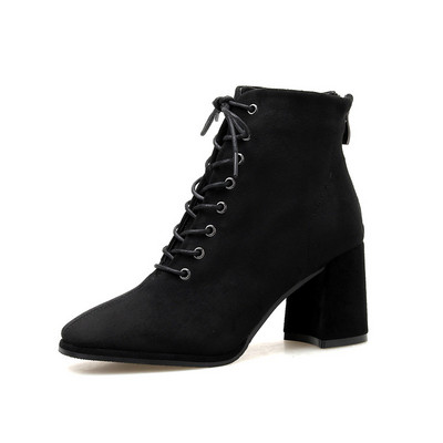 Μοντέρνες γυναικείες μπότες σε οικολογικό σουέτ με μπεζ και μαύρο χρώμα με  δεσμούς