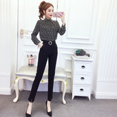 Γυναικείαμοντέρνα μπλούζα σε μαύρο και άσπρο με  ψηλό κολάρο