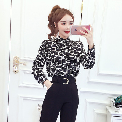 Γυναικεία μπλούζα σε διάφορα χρώματα με μοτίβο μοτίβο