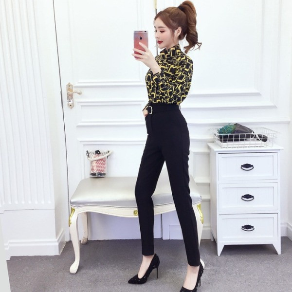 Γυναικεία μπλούζα σε διάφορα χρώματα με μοτίβο μοτίβο