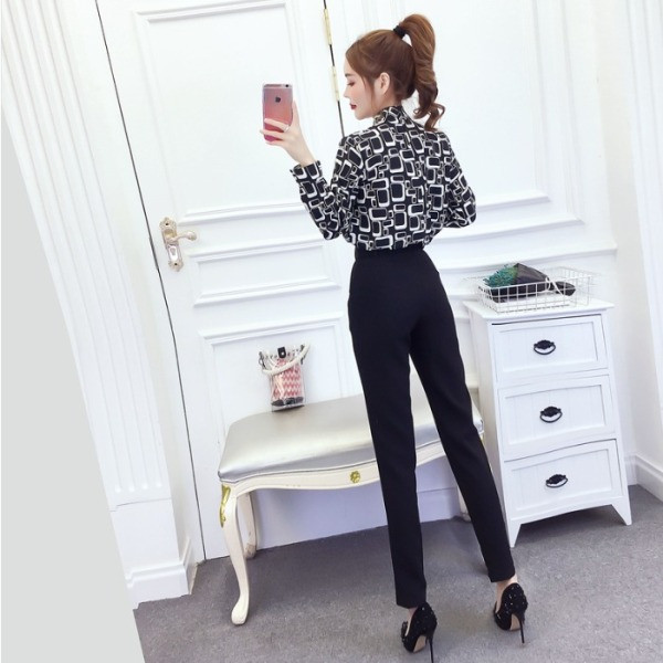 Γυναικεία μπλούζα σε διάφορα χρώματα με μοτίβο μοτίβο