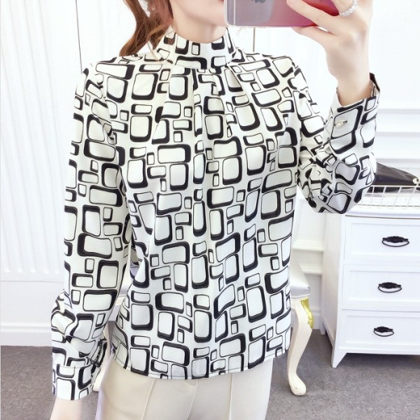 Γυναικεία μπλούζα σε διάφορα χρώματα με μοτίβο μοτίβο