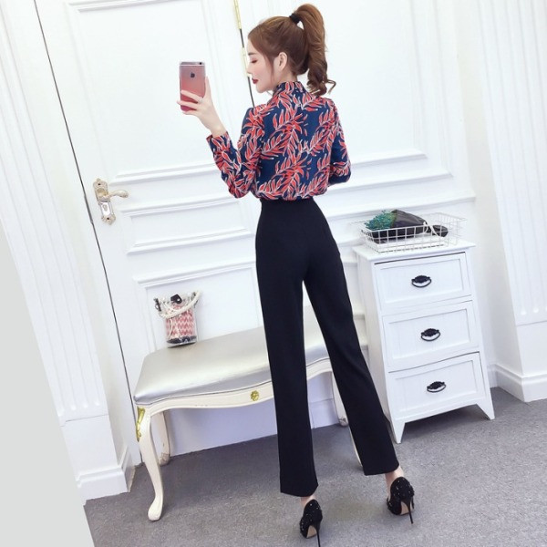 Γυναικέια μπλούζα με ψηλό γιακά σε τρία χρώματα με χρωματιστό μοτίβο