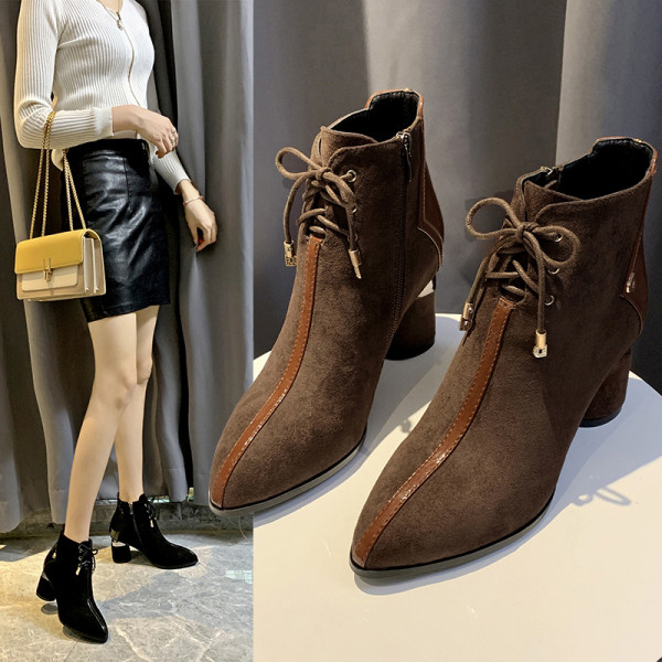 Modern női csizma öko velúrból, barna és fekete fűzővel