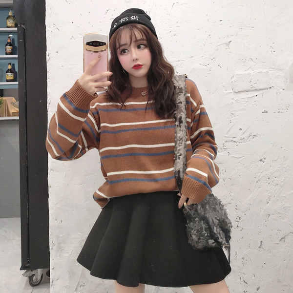 Το casual ριγέ πουλόβερ των γυναικών σε δύο χρώματα