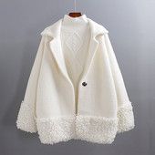 Korszerű női kabát spitz nyakkivágással és gombbal - többféle színben