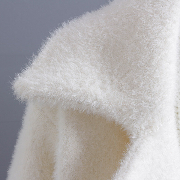 Korszerű női kabát spitz nyakkivágással és gombbal - többféle színben