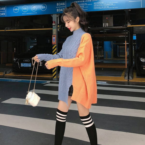 Női széles pulóver hasítékkal és pólógallérral