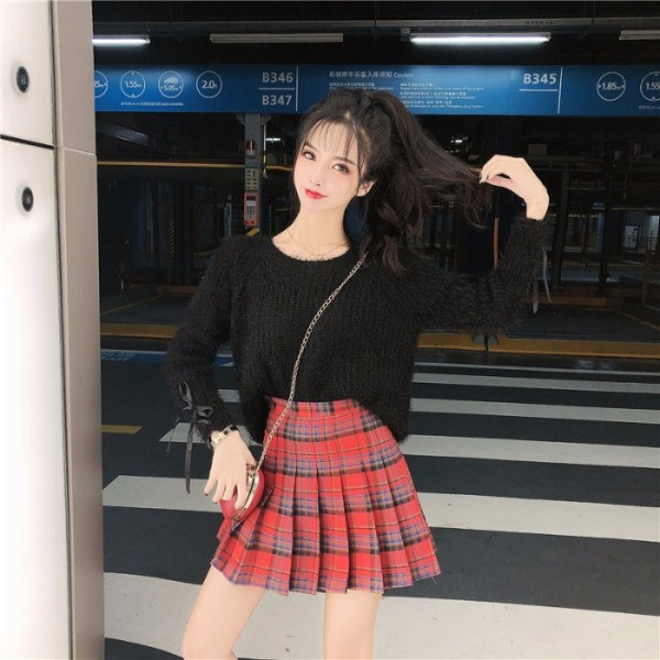 Női pehelypulóver, ujjain megkötős zöld és fekete színben