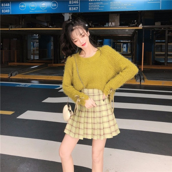 Női pehelypulóver, ujjain megkötős zöld és fekete színben