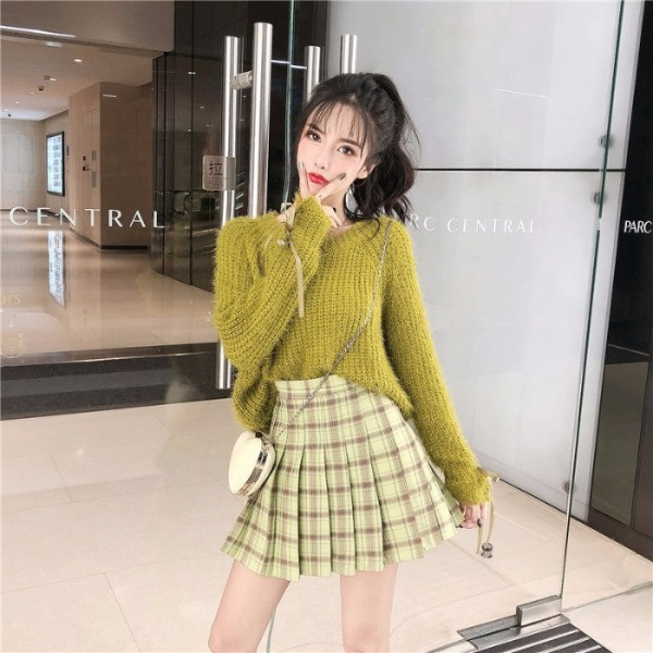 Női pehelypulóver, ujjain megkötős zöld és fekete színben