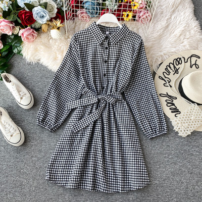 Modern női kockás ruha övvel és gombokkal négy színben