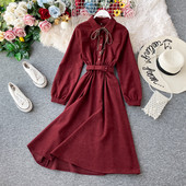 Modern női szabású ruha, hosszú ujjú, megkötős több színben