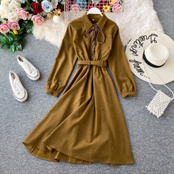 Modern női szabású ruha, hosszú ujjú, megkötős több színben