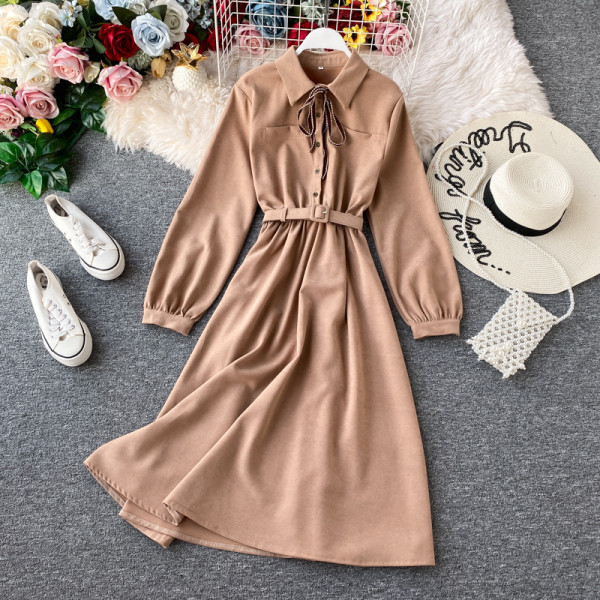 Modern női szabású ruha, hosszú ujjú, megkötős több színben