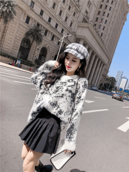 Φαρδύ γυναικέιο πουλόβερ με οβάλ λαιμόκοψη σε  διάφορα χρώματα