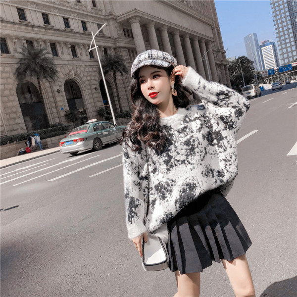 Φαρδύ γυναικέιο πουλόβερ με οβάλ λαιμόκοψη σε  διάφορα χρώματα