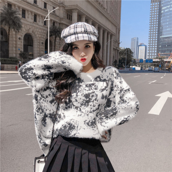 Φαρδύ γυναικέιο πουλόβερ με οβάλ λαιμόκοψη σε  διάφορα χρώματα