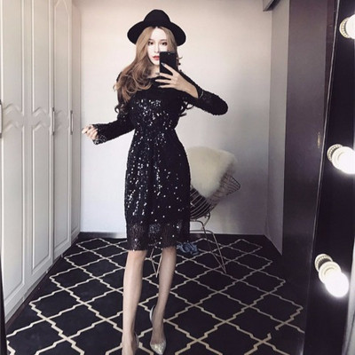 Modern női ruha szürke és fekete flitterekkel