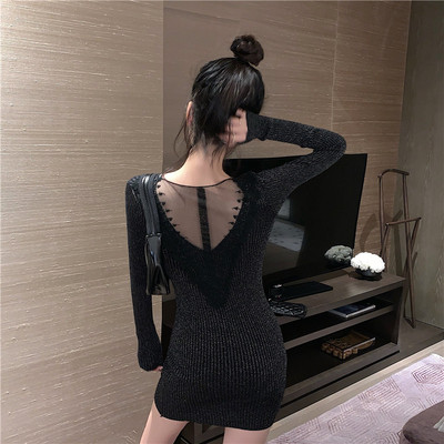 Σύντομο γυναικείο φόρεμα με φερμουάρ και με γιλιστερό εφέ σε μαύρο χρώμα