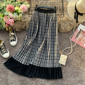 Modern női kockás szoknya magas derékkal, barna és fekete színben