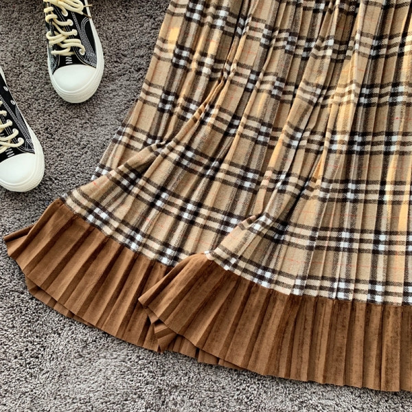 Modern női kockás szoknya magas derékkal, barna és fekete színben