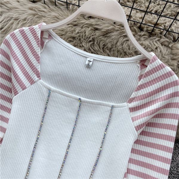 Modern női blúz négyzet alakú nyakkivágással, fényes hatással