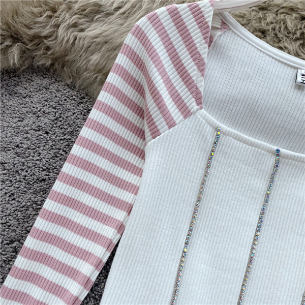 Modern női blúz négyzet alakú nyakkivágással, fényes hatással