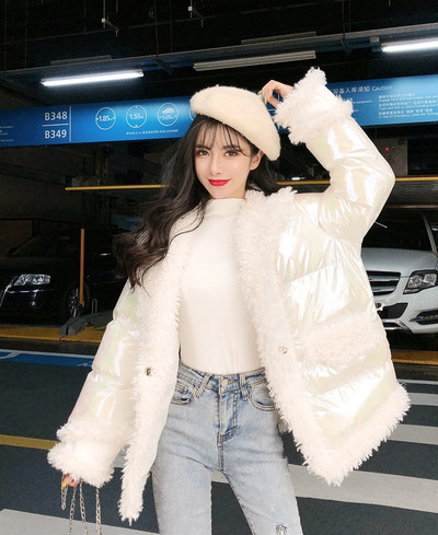 Χειμερινό γυναικείο μπουφάν με μαλακή επένδυση σε μαύρο και άσπρο χρώμα