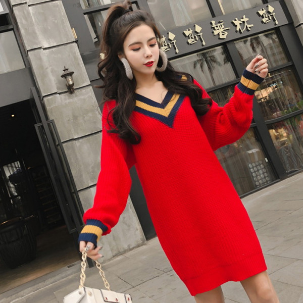 Modern női téli ruha spitz nyakkivágással, piros színben