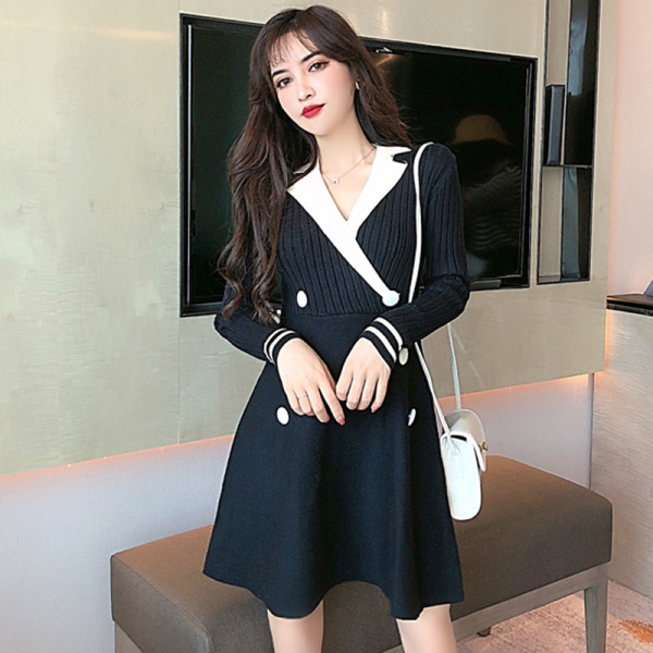 Γυναικείο φόρεμα με μακρύ μανίκι με λαιμόκοψη σε μαύρο χρώμα