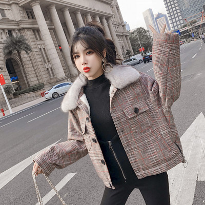 Női kockás kabát pehelygallérral - széles modell