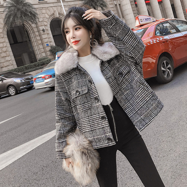 Női kockás kabát pehelygallérral - széles modell