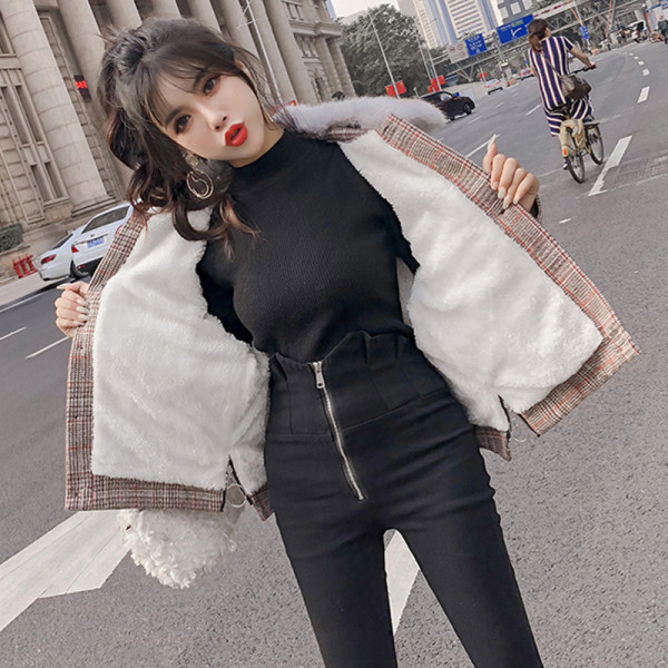 Női kockás kabát pehelygallérral - széles modell