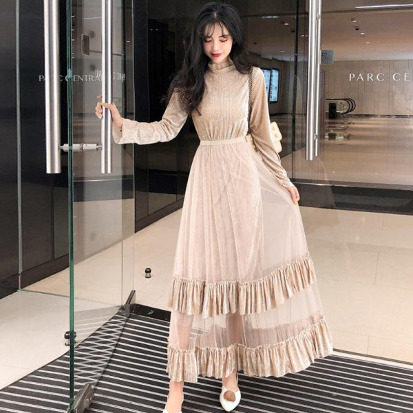 Κομψό γυναικείο φόρεμα με δαντέλα σε μαύρο και ροζ χρώμα