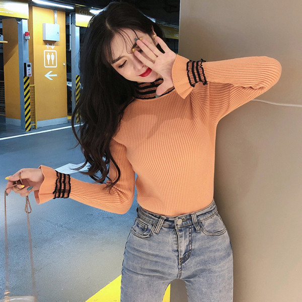 Őszi-téli női blúz csipkével az ujján - többféle színben