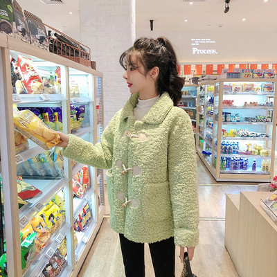 Γυναικείο χνουδοτό  παλτό με τσέπες σε πράσινο και μπεζ χρώμα