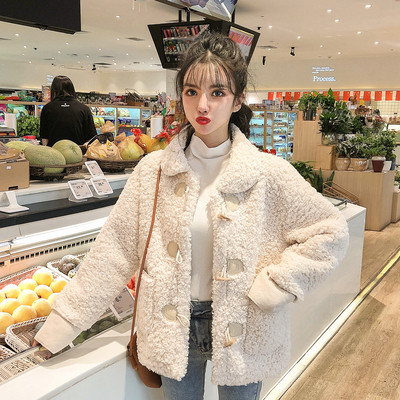 Γυναικείο χνουδοτό  παλτό με τσέπες σε πράσινο και μπεζ χρώμα