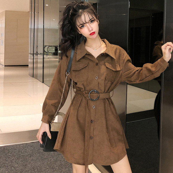 Női modern ruha derekán övvel, két színben