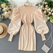 Modern női ruha ovális nyakkivágással és széles ujjakkal több színben